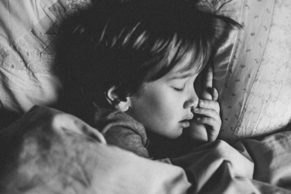 Rising with the Sun: Strategies on How to Wake Your Kids Up&nbsp;Early